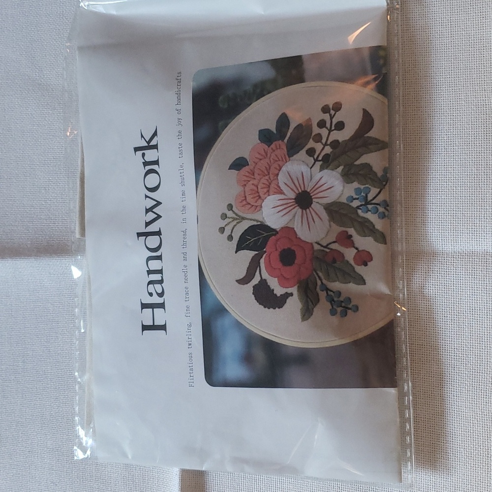 Embroidery Kit - Foral Bouquet 💐 NWOT